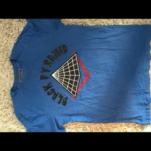 Black pyramid Blue shirt